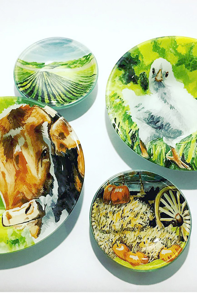 A set of farm themed bowls